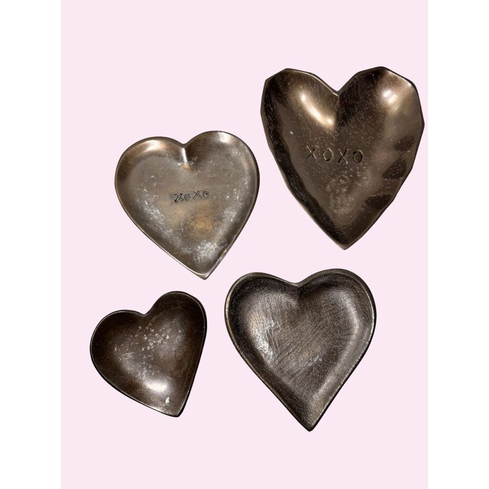 Set Of 4 Silver Metal Heart-Shaped Trays With XOXO Engraving Decorative Nested - Picture 1 of 4